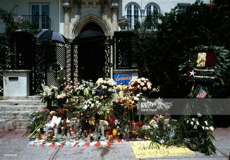 gianni versace grave